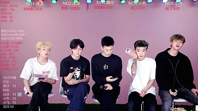 Snapshot of w-lucky02 chatting on May 1, 2026, 9:25 am w-lucky02 online show from May 1, 2026, 9:25 am