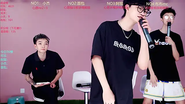 Snapshot of w-lucky02 chatting on May 18, 2026, 9:03 am w-lucky02 online show from May 18, 2026, 9:03 am