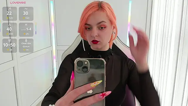 NightLeaf online show from April 17, 2026, 1:03 pm