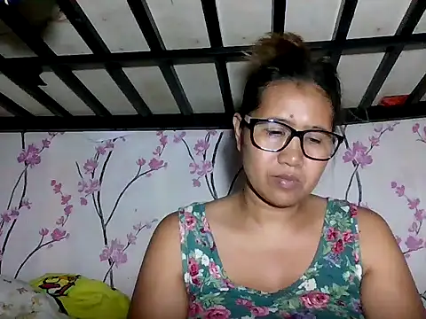 Snapshot of _SweetSmile chatting on April 15, 2026, 2:32 pm SweetSmile online show from April 15, 2026, 2:32 pm