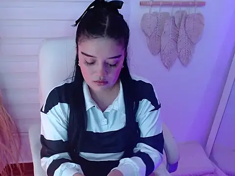   sweetgirl online show from April 8, 2026, 4:08 pm