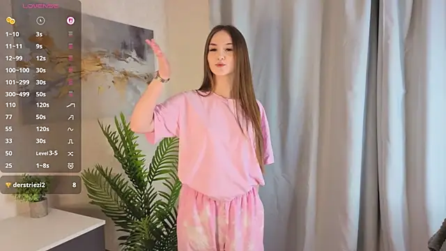 Snapshot of LuraPodraza chatting on April 15, 2026, 4:11 pm LuraPodraza online show from April 15, 2026, 4:11 pm