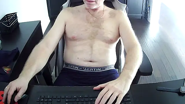 Shalun2000 online show from April 14, 2026, 10:15 pm