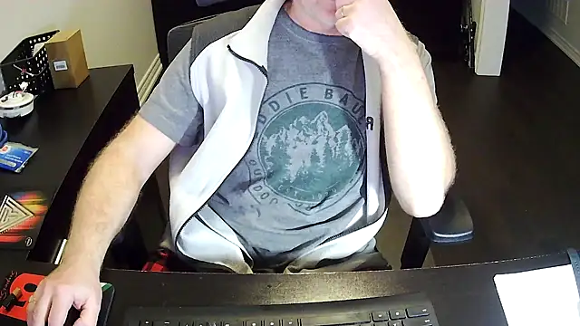 Shalun2000 online show from April 8, 2026, 12:01 am