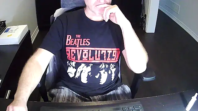 Shalun2000 online show from April 16, 2026, 11:40 pm