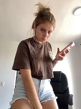 Alison parkerrr online show from April 13, 2026, 7:07 pm