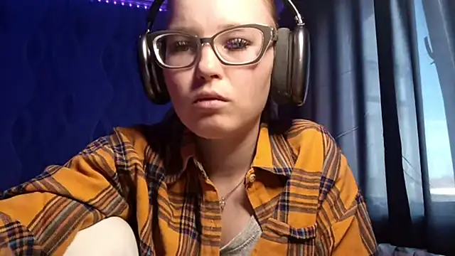 Sheriscute online show from April 7, 2026, 1:02 pm