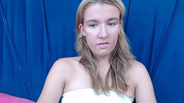 Snapshot of Yennyloves chatting on May 1, 2026, 1:38 pm Yennyloves online show from May 1, 2026, 1:38 pm