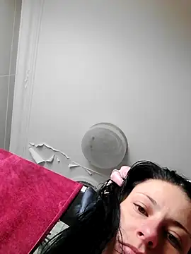 Snapshot of Hildaqii chatting on July 14, 2026, 10:21 am Hildaqii online show from July 14, 2026, 10:21 am