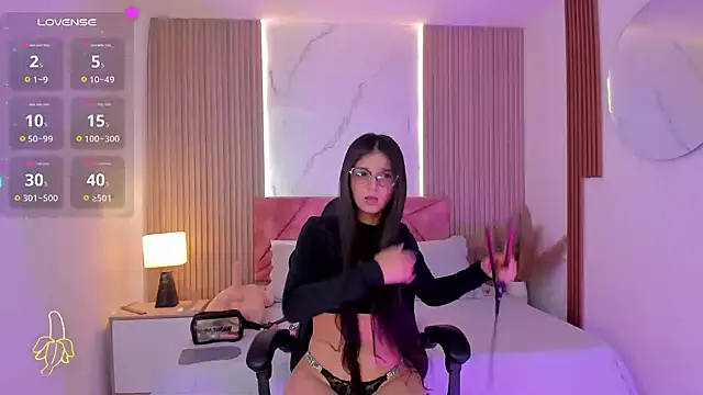 clairemillerx online show from April 20, 2026, 7:48 pm