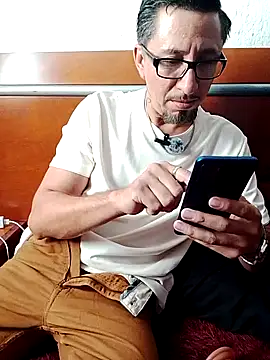 velvetblackcock online show from April 4, 2026, 10:16 pm