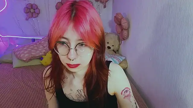 Snapshot of Alice_Nyx chatting on April 18, 2026, 8:53 pm Alice Nyx online show from April 18, 2026, 8:53 pm