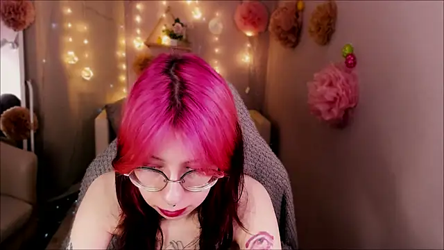 Alice Nyx online show from April 16, 2026, 8:42 pm