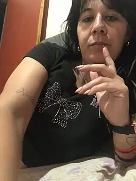 Laacoluu online show from April 25, 2026, 2:47 am