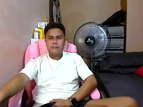 Snapshot of tipsy_butter chatting on June 19, 2026, 12:44 pm tipsy butter online show from June 19, 2026, 12:44 pm