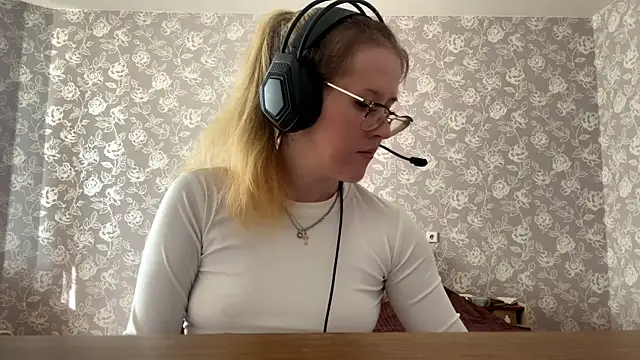 Snapshot of ElmiraGildea chatting on April 14, 2026, 1:05 pm ElmiraGildea online show from April 14, 2026, 1:05 pm