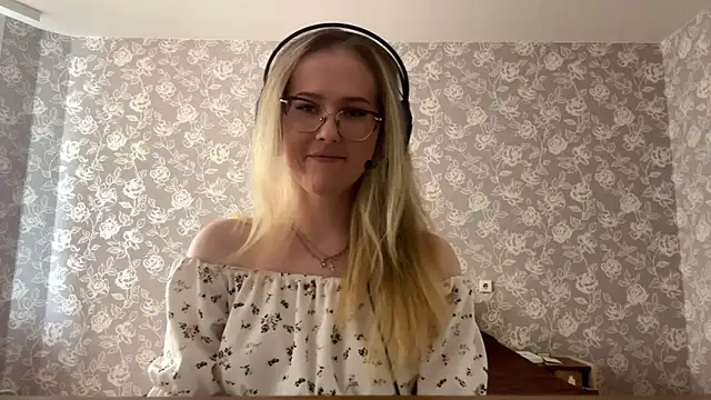 Snapshot of ElmiraGildea chatting on April 9, 2026, 11:38 am ElmiraGildea online show from April 9, 2026, 11:38 am