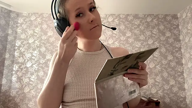 Snapshot of ElmiraGildea chatting on April 16, 2026, 1:12 pm ElmiraGildea online show from April 16, 2026, 1:12 pm