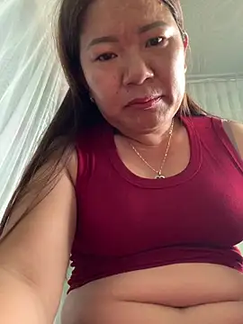 Snapshot of __Evelyn__ chatting on April 15, 2026, 5:02 am Evelyn online show from April 15, 2026, 5:02 am