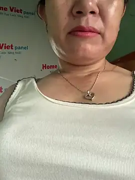 Snapshot of __Evelyn__ chatting on April 6, 2026, 3:13 am Evelyn online show from April 6, 2026, 3:13 am