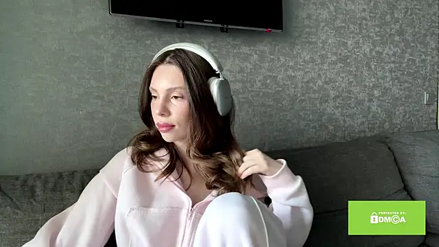 Snapshot of anycamx chatting on April 15, 2026, 5:46 am anycamx online show from April 15, 2026, 5:46 am