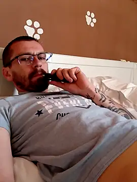 jozsi1995 online show from April 8, 2026, 7:10 am