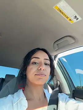 Snapshot of Controllercutie chatting on May 4, 2026, 8:44 pm Controllercutie online show from May 4, 2026, 8:44 pm