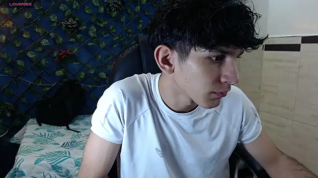 Snapshot of billy_wild chatting on April 15, 2026, 12:53 pm billy wild online show from April 15, 2026, 12:53 pm