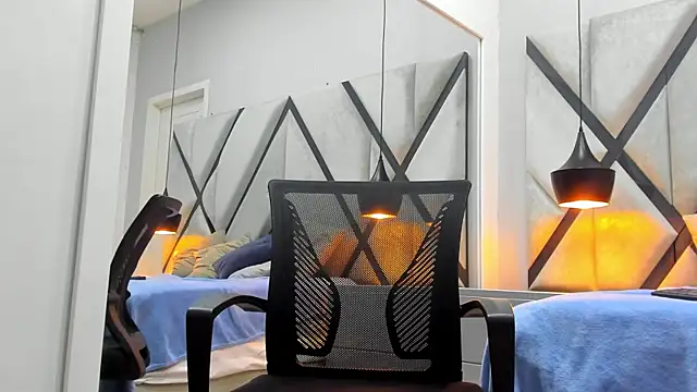 NohaBrooks online show from April 8, 2026, 11:55 am