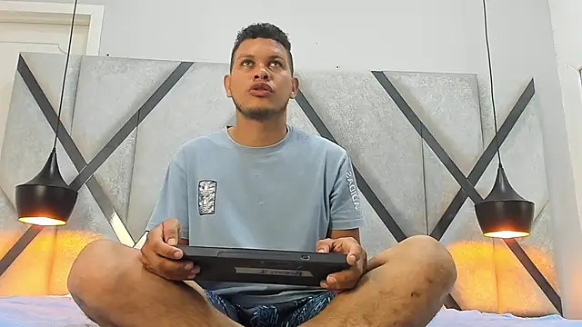 NohaBrooks online show from April 5, 2026, 12:01 pm