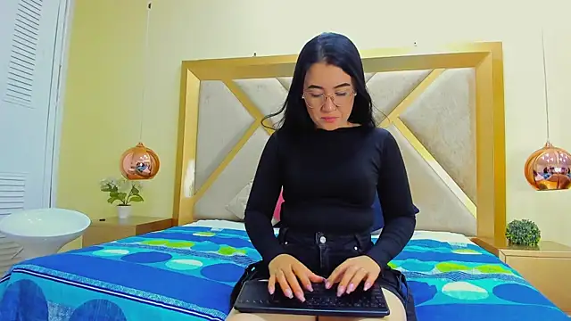 Snapshot of ChloeAshdord chatting on April 12, 2026, 12:19 pm ChloeAshdord online show from April 12, 2026, 12:19 pm