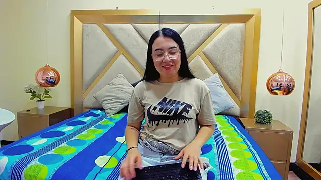 Snapshot of ChloeAshdord chatting on April 13, 2026, 1:04 pm ChloeAshdord online show from April 13, 2026, 1:04 pm