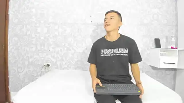 Snapshot of DilanAndKing chatting on April 9, 2026, 1:28 pm DilanAndKing online show from April 9, 2026, 1:28 pm