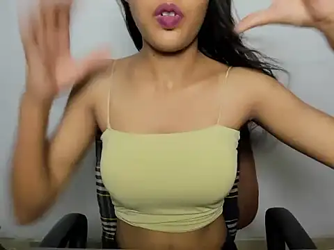 Shanaya xo online show from June 19, 2026, 6:47 pm