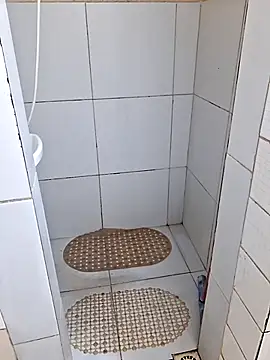 leoxxxgato online show from April 5, 2026, 8:59 pm