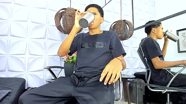 Snapshot of AndySinss chatting on April 15, 2026, 10:54 am AndySinss online show from April 15, 2026, 10:54 am