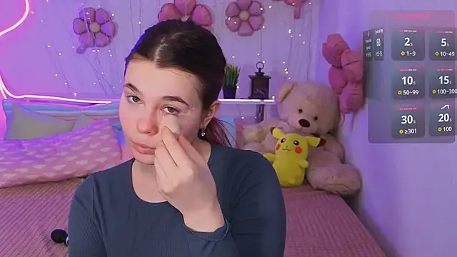 Kacey Love online show from April 13, 2026, 1:37 pm