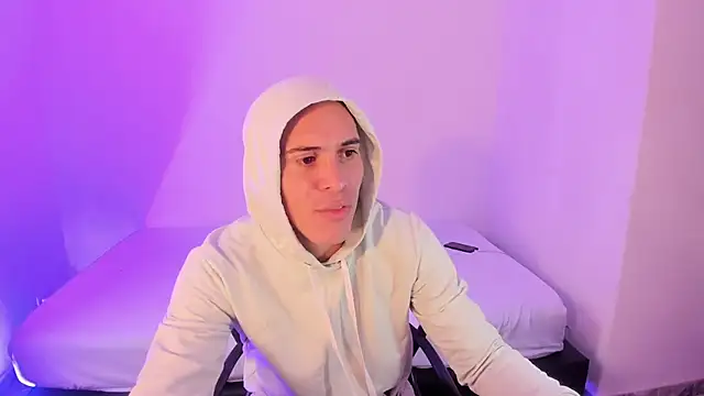 Axel  fierro online show from April 14, 2026, 8:03 pm