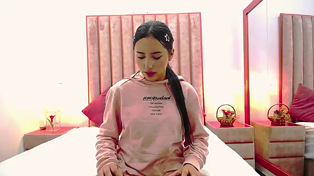 Snapshot of Zoe_Monrow chatting on April 14, 2026, 11:15 am Zoe Monrow online show from April 14, 2026, 11:15 am