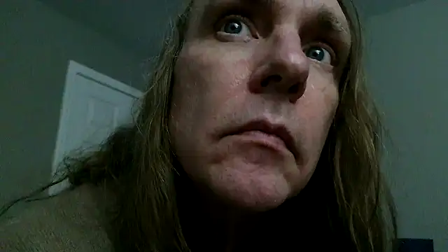 Snapshot of Magnus_Luv chatting on May 27, 2026, 1:57 am Magnus Luv online show from May 27, 2026, 1:57 am
