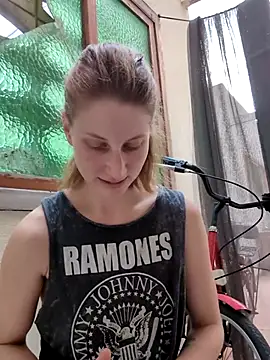 Julialexxxx online show from July 22, 2026, 7:21 am