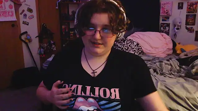 femcelsam online show from April 8, 2026, 4:03 am