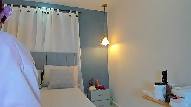 Snapshot of sweetkimmie_ chatting on April 15, 2026, 11:27 am sweetkimmie online show from April 15, 2026, 11:27 am