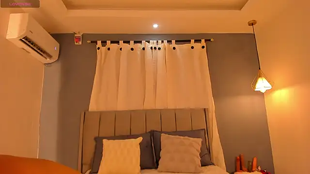 Snapshot of sweetkimmie_ chatting on April 16, 2026, 11:22 am sweetkimmie online show from April 16, 2026, 11:22 am