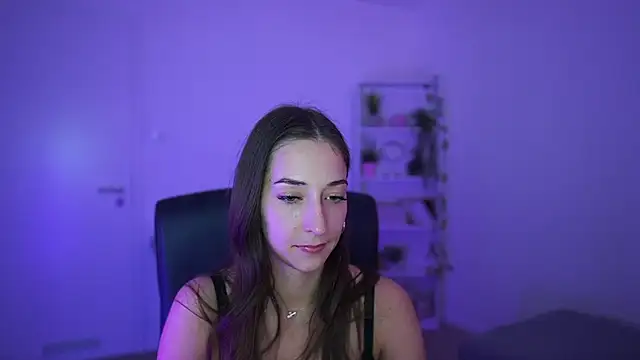 Crystalbrunette18 online show from April 10, 2026, 6:15 pm