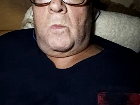Snapshot of lickboy40 chatting on June 1, 2026, 12:11 am lickboy40 online show from June 1, 2026, 12:11 am