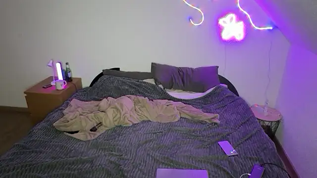 RoxySweetheart online show from April 7, 2026, 8:32 pm