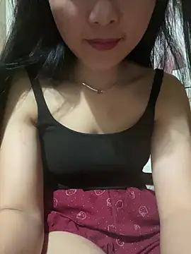   Mochi squirt   online show from April 15, 2026, 1:26 pm