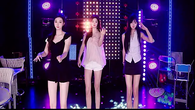 Snapshot of S5-5S5 chatting on April 10, 2026, 10:11 am S5-5S5 online show from April 10, 2026, 10:11 am