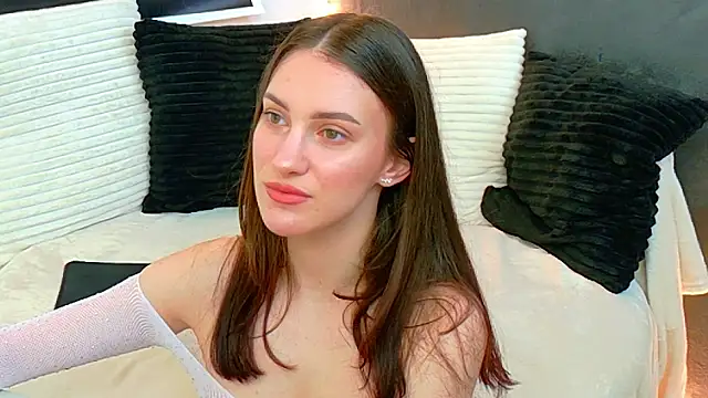 Amira a online show from May 28, 2026, 4:20 am